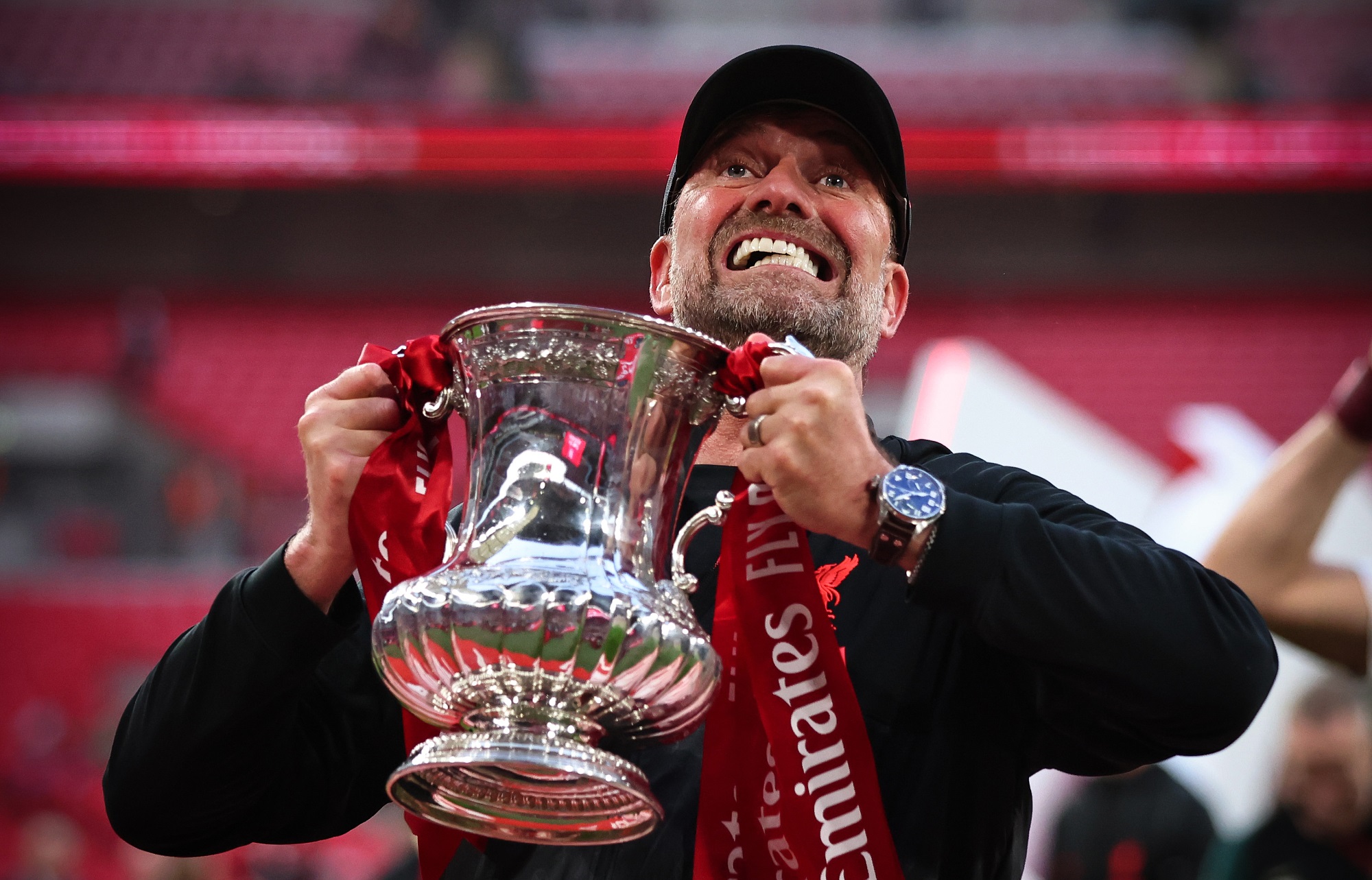 包含利物浦备至完美，强手对阵冠军热门争夺胜利的词条