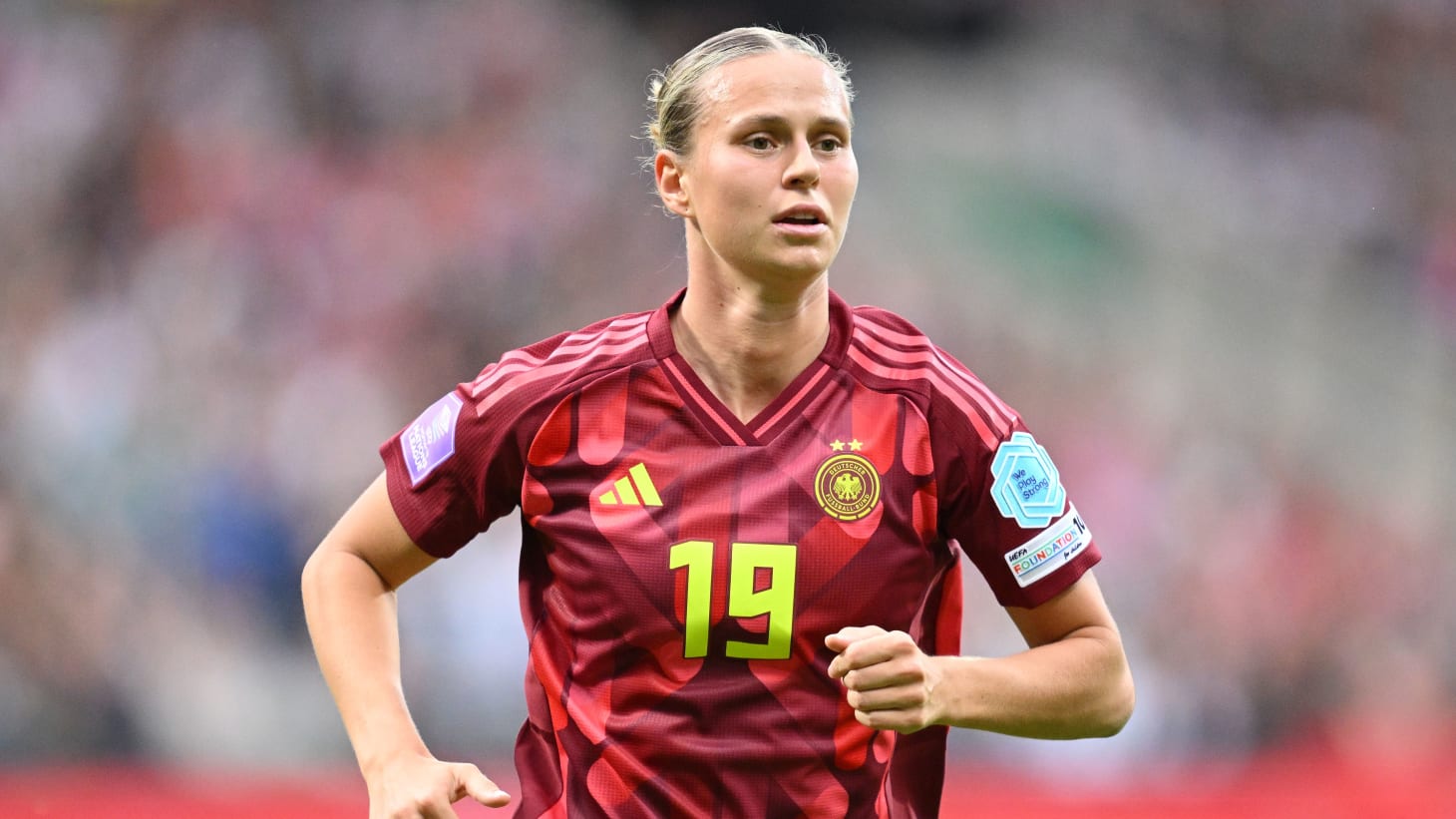 德国队成功击败日本，晋级女足决赛