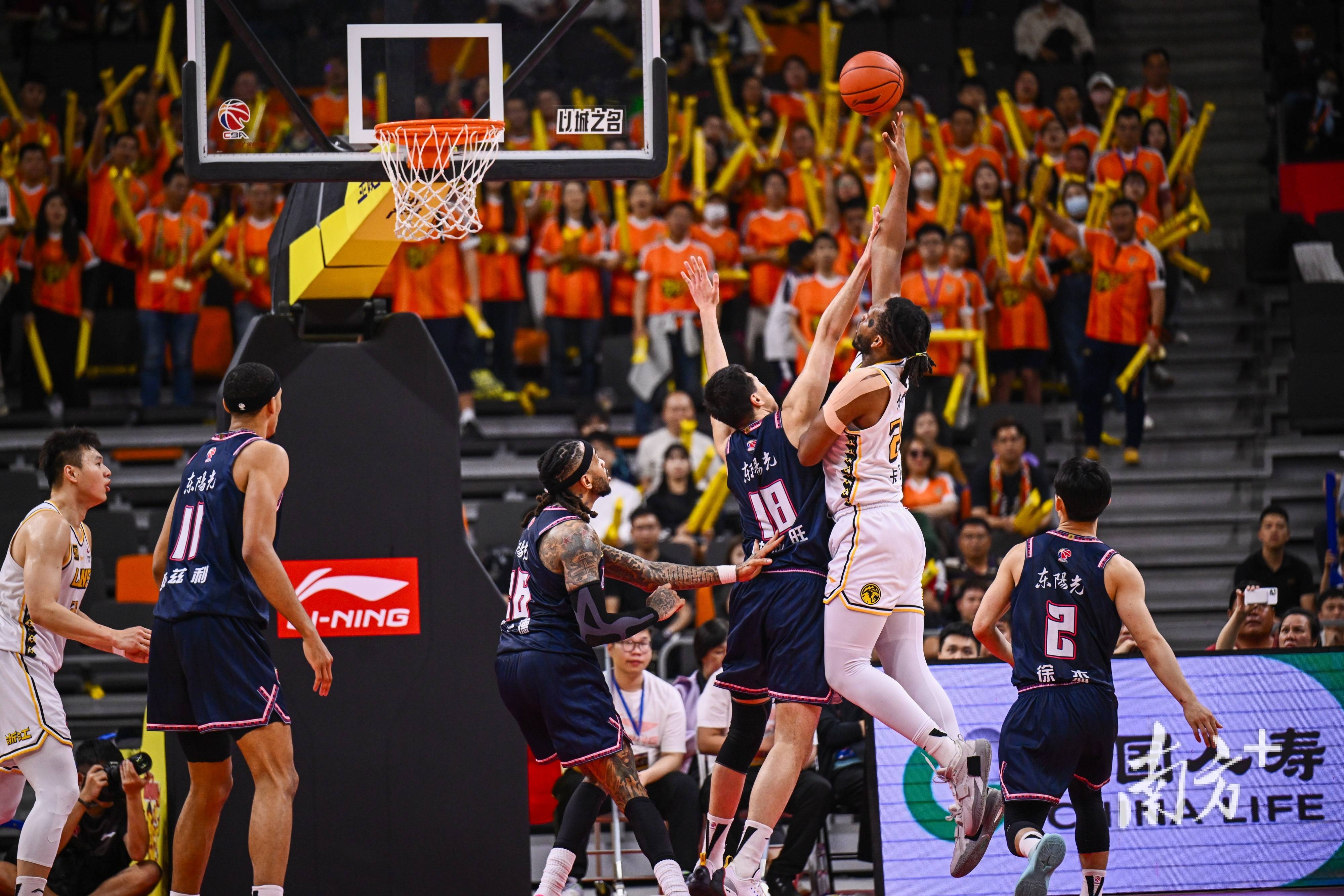 雷火电竞网站-广东宏远篮球队运用灵活战术反扑的简单介绍