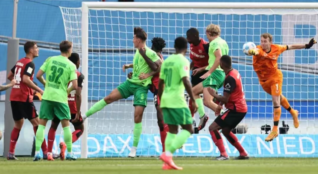 沃尔夫斯堡逆转胜利，跃升德甲积分榜中游的简单介绍