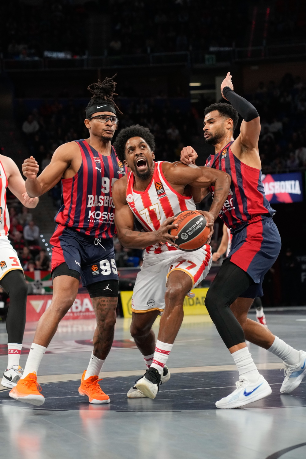 欧洲篮球联赛总决赛激烈展开