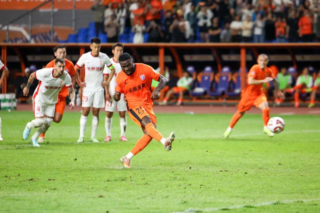 包含亚泰战平对手，保持不败纪录的词条