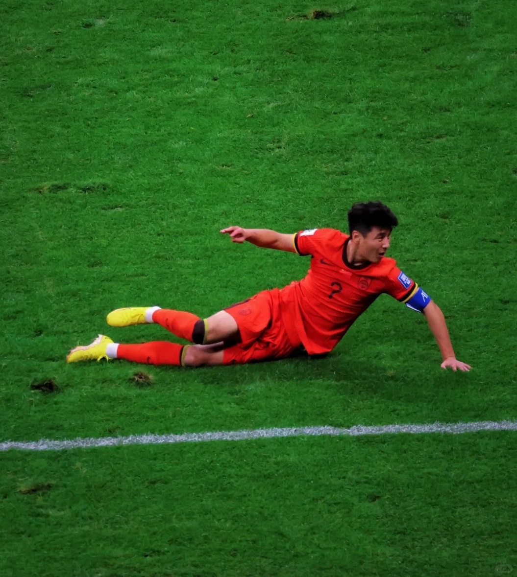 足球场上创奇迹激发球员斗志勇往直前