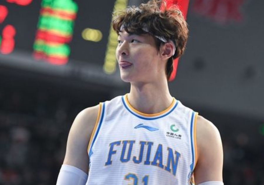 独行侠逆转山东队，王哲林惊艳四座