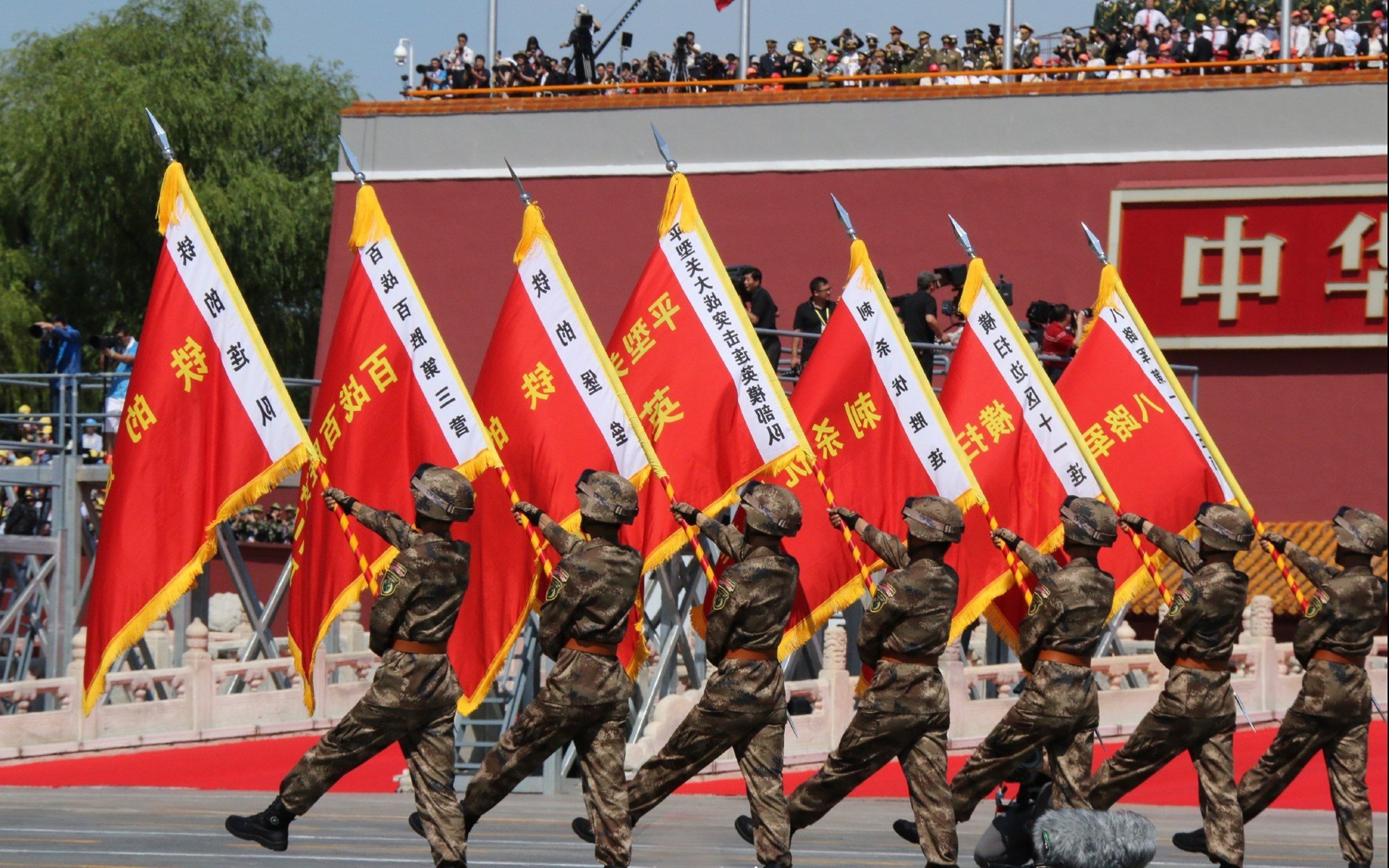雷火电竞简介-罗马鹰啸金字塔！布雷默一箭穿心定江山
